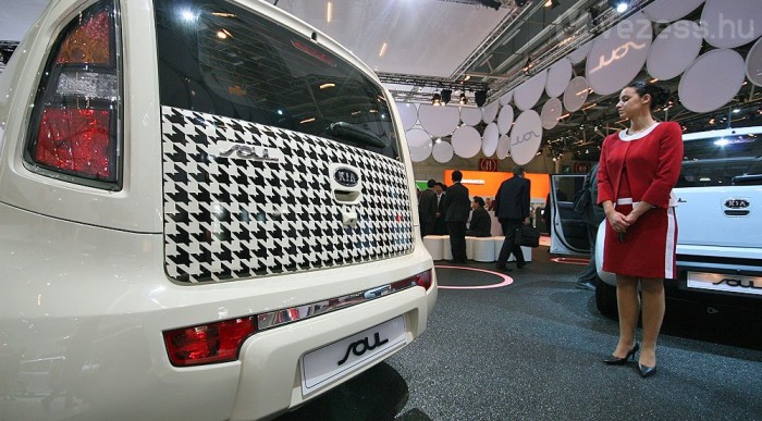 Ez a tyúklábmintás díszítés