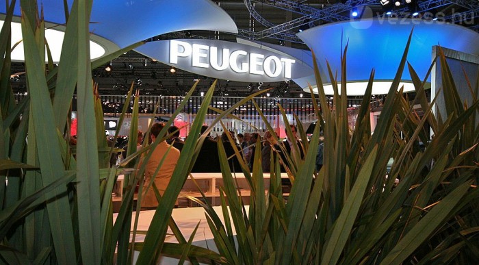 Zöldbe borult a Peugeot-stand