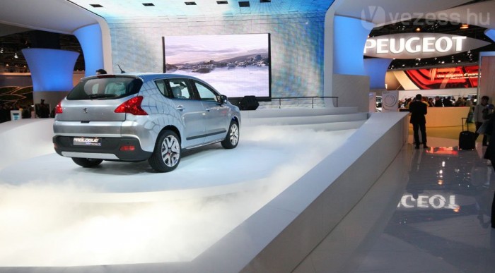 A hátsó kerekeket hajtja a villanymotor, mint a Lexus RX 400h-ban