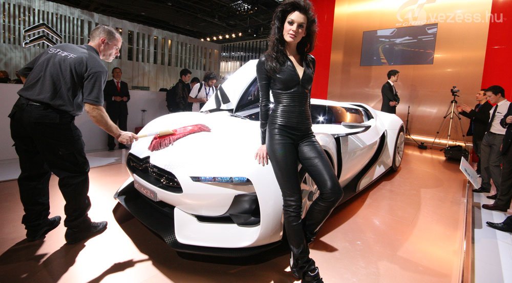 Csajok, érdekes tanulmányok, új széria modellek