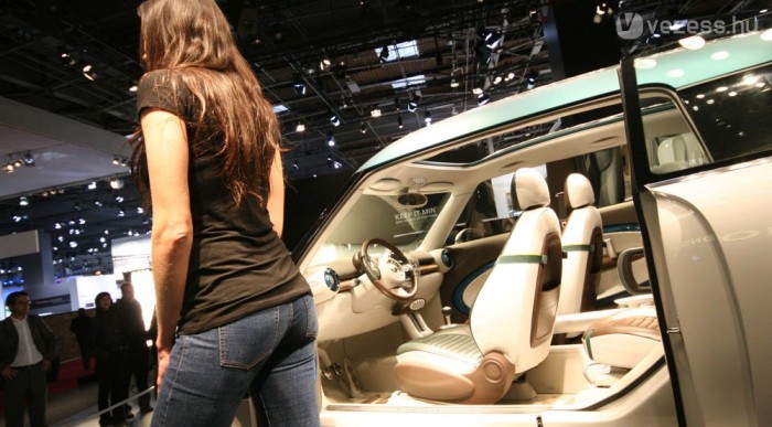 Videó: világpremierek Párizsból 6 | Vezess Hüm, belülről is szép!