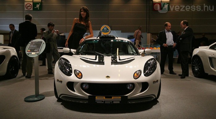 890 kilóra 260 lóerő