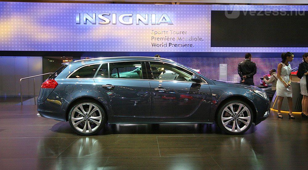 Családi kombik: Avensis, Insignia 9