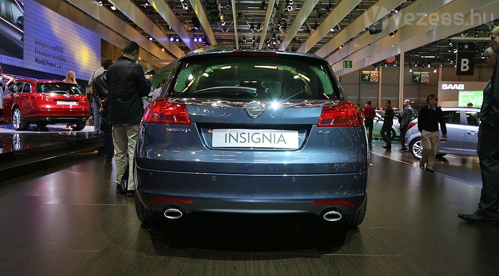 Családi kombik: Avensis, Insignia 8