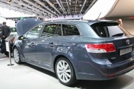 Családi kombik: Avensis, Insignia 77