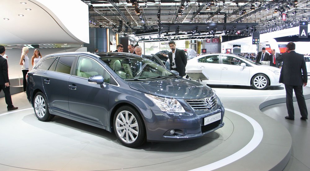 Családi kombik: Avensis, Insignia 40