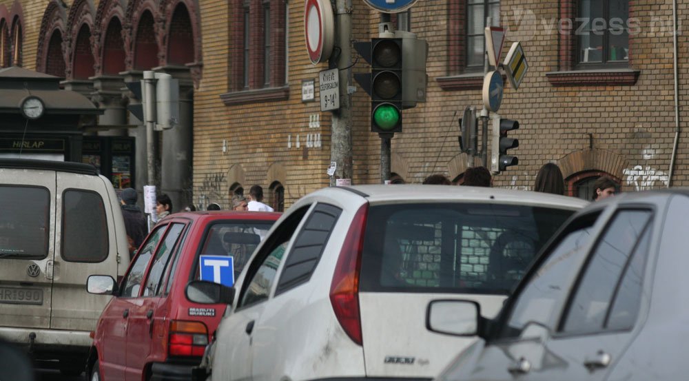 Tovább lassul a közlekedés