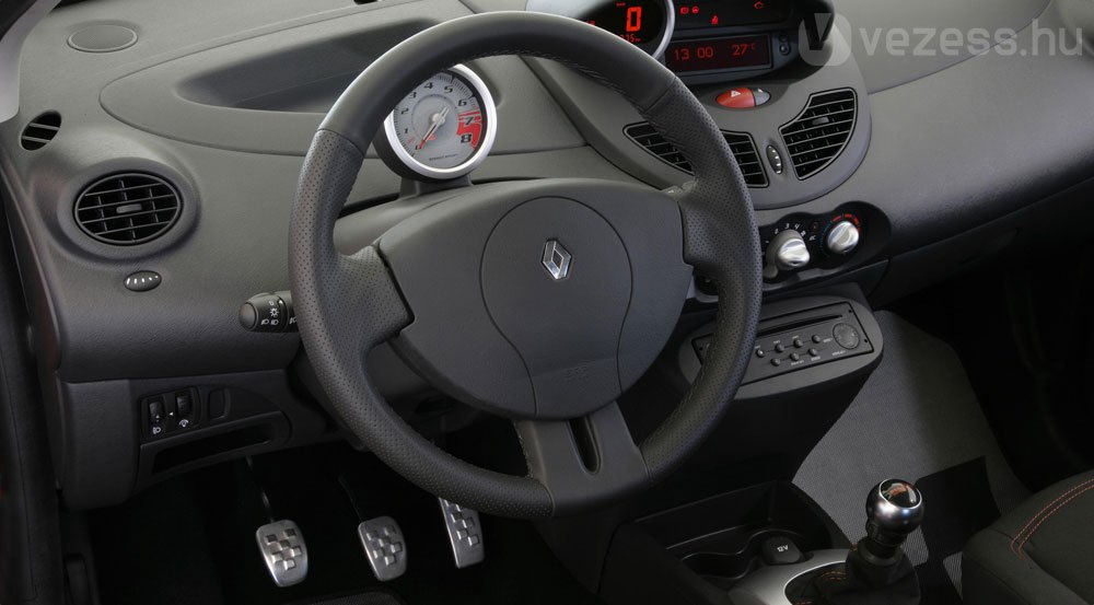 Bőrkormány és alupedál