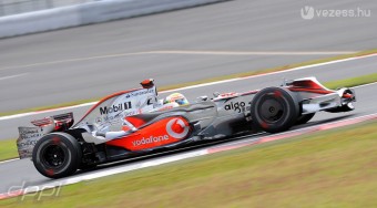 Hamilton az élen, Massa bajban