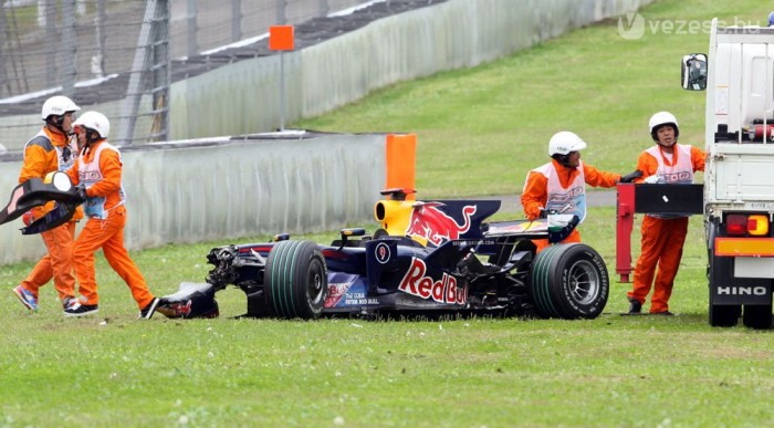 Coulthard nagyot bukott az elején