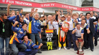 A Renault a fellegekben