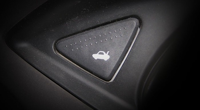 Mit utálunk az autóban? 11 | Vezess A csomagtartót ezzel kéne nyitni, de nem lehet