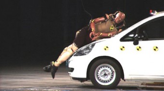 Lábsérüléseket vizsgál a Honda