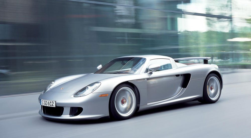 A Carrera GT-t is lenyomta