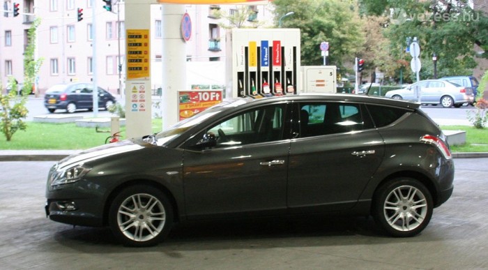 6,1-7,4 liter között fogyasztott