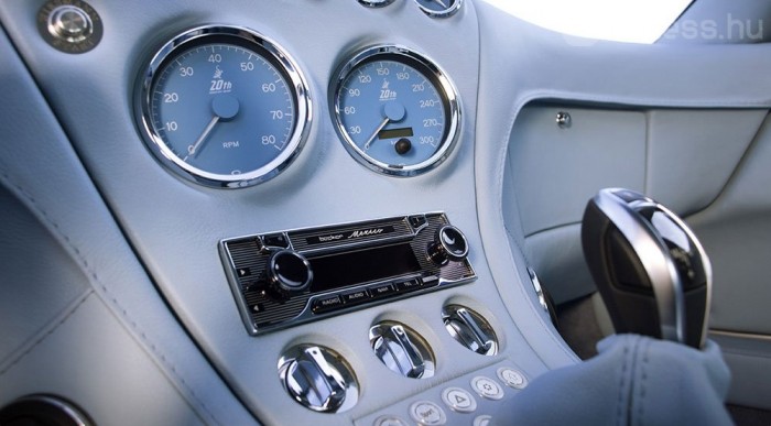 Jégkék belsőhöz, ugyanolyan órák járnak