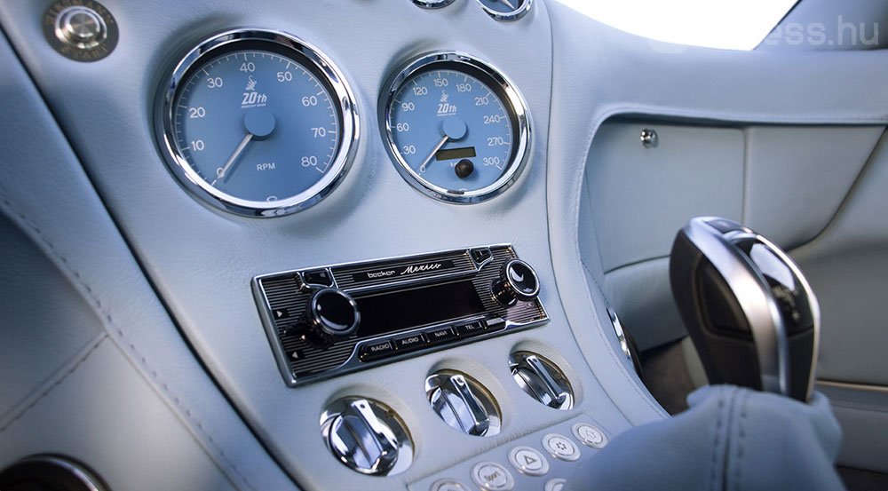 Jégkék belsőhöz, ugyanolyan órák járnak