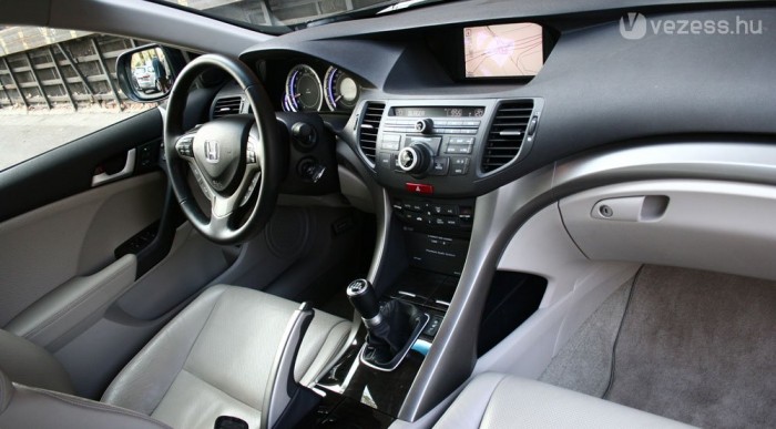 Belül a bőrt hiányában is elegáns lenne