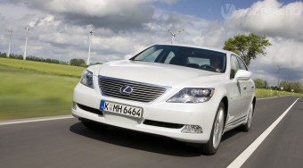 Előnyös újítás a hibrid Lexusokban