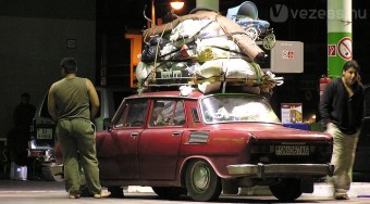 Gyilkos csomagok az autóban