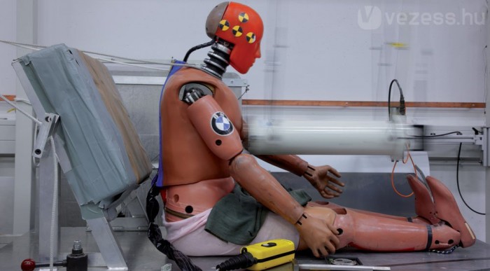 Komoly ütést kap itt valaki