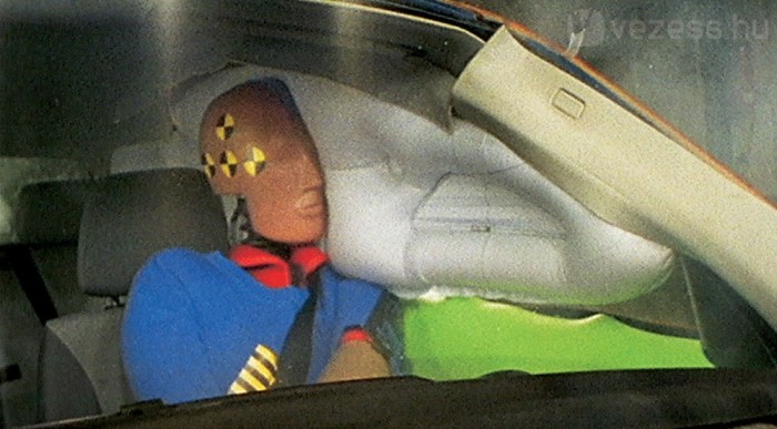 Az oldalütközésnél véd