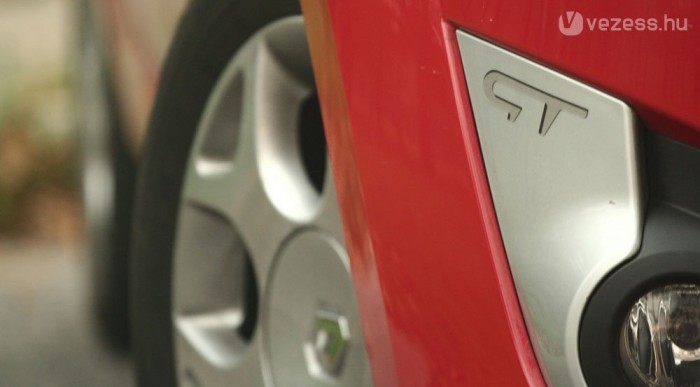 Új Twingo GT: Paprika Jancsi 11 | Vezess Króm GT jelzések matricából