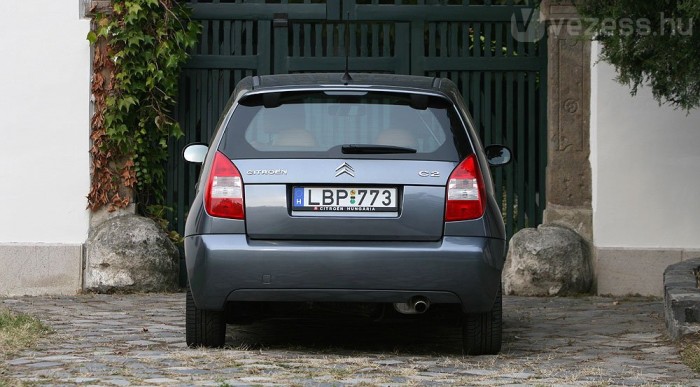 Kétfelé nyílik a csomagtérajtó