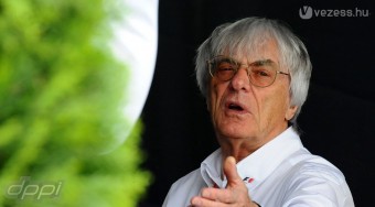 Hamilton visszaszól