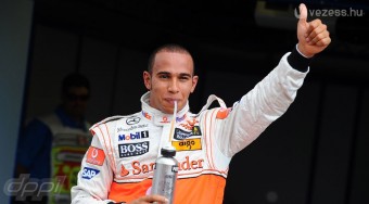 Hamiltont lenyomta egy biciklis