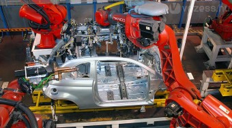 Veszni hagyják az autógyárakat?