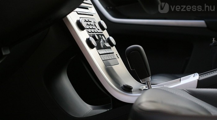 Sosem jutna eszünkbe valamit mögé tenni