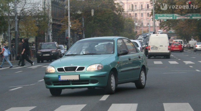 Autós autójáról ismerszik meg 8 | Vezess Konzervatív választás, párja az Almera