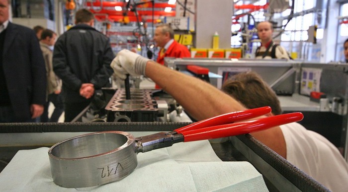 Kontárok az Audi-gyárban 10 | Vezess V12-es csipesz