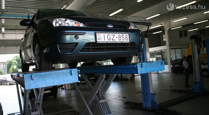 A futómű megsérülhet, ha gyorsan hajtunk bele egy mélyedésbe