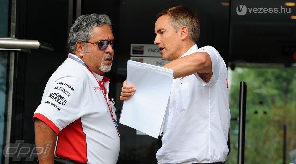 Vijay Mallya Martin Whitmarhssal, a McLaren igazgatójával