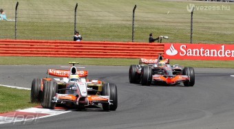 F1: Három csapattársa lesz Hamiltonnak?