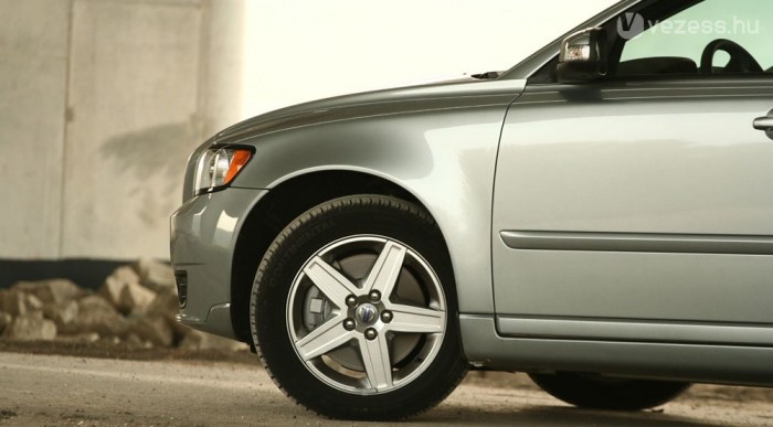 Nem cool, de nem is uncool. Gyanús közepes