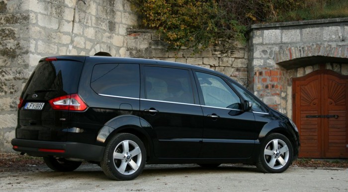 10-11 litert fogyaszt városban