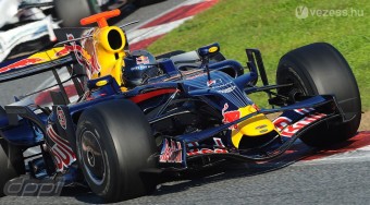 F1: A háttér embereken a sor