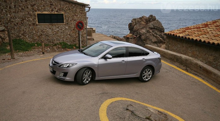 Szereti a kanyarokat