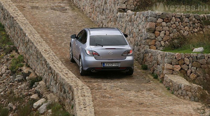 Radarok figyelik a holtteret