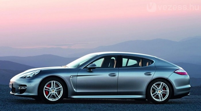 Négyajtós szedán a Porschétól 7