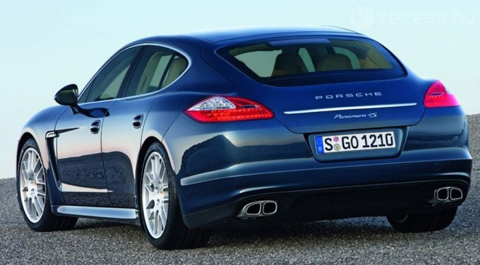 Négyajtós szedán a Porschétól 6