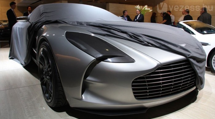 Újrahasznosított anyagból autót