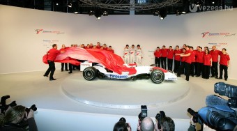 A Toyota spórol a bemutatón