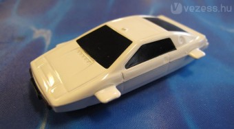 Elárverezik James Bond kétéltűjét - videó