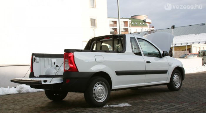 Februártól lesz platós, a dobozos áruszállítóval együtt érkezik