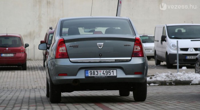 Megint lesz Logan szedán itthon