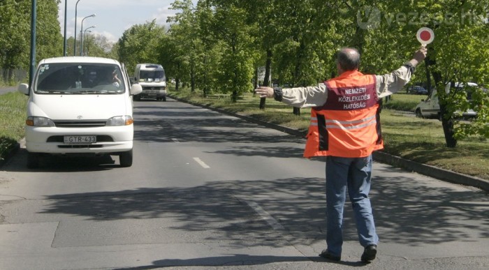 A lámpák miatt razziáznak 1